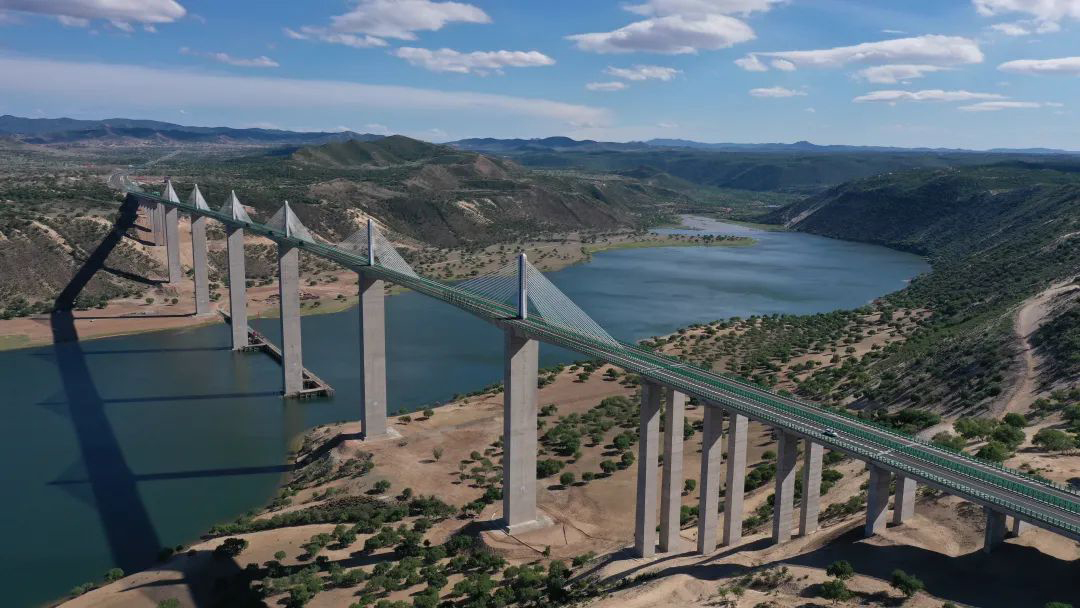 建成通車 | 世界最高、跨徑最大的PC梁多矮塔斜拉橋—中交路建西拉沐淪河特大橋正式通車！